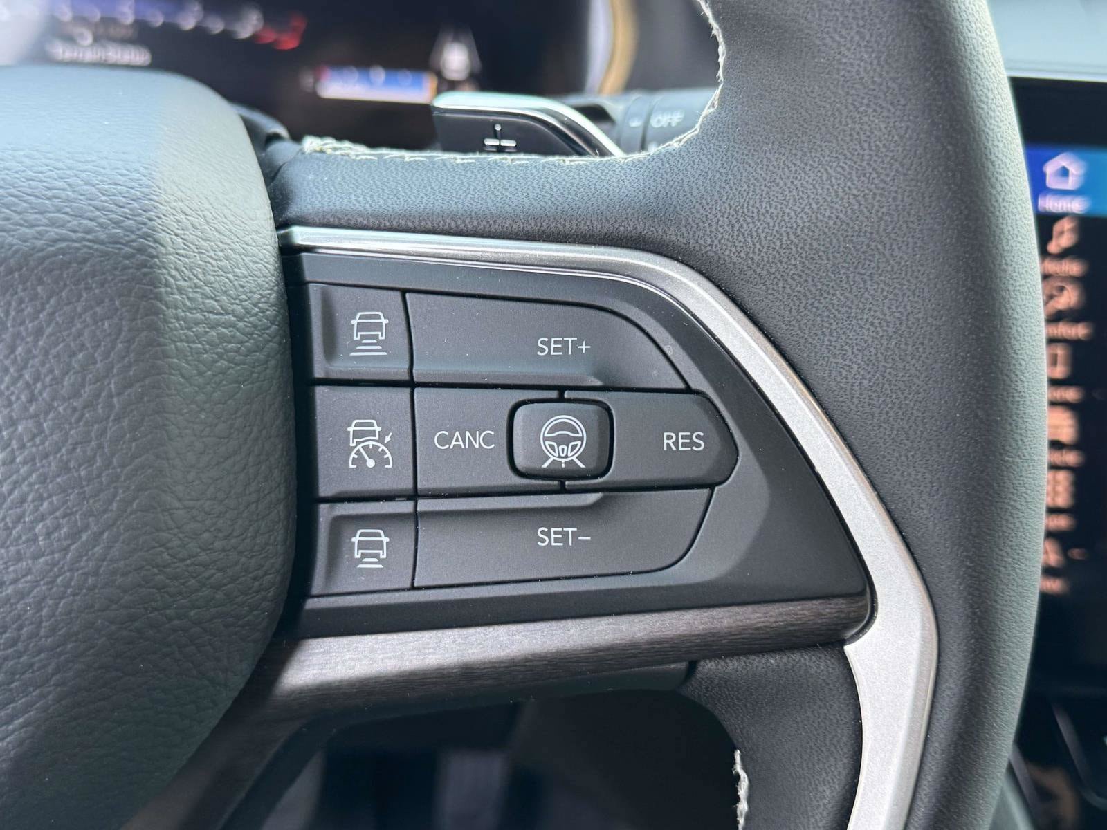 Used 2026 Jeep Grand Cherokee Limited AWD/4WD image 21