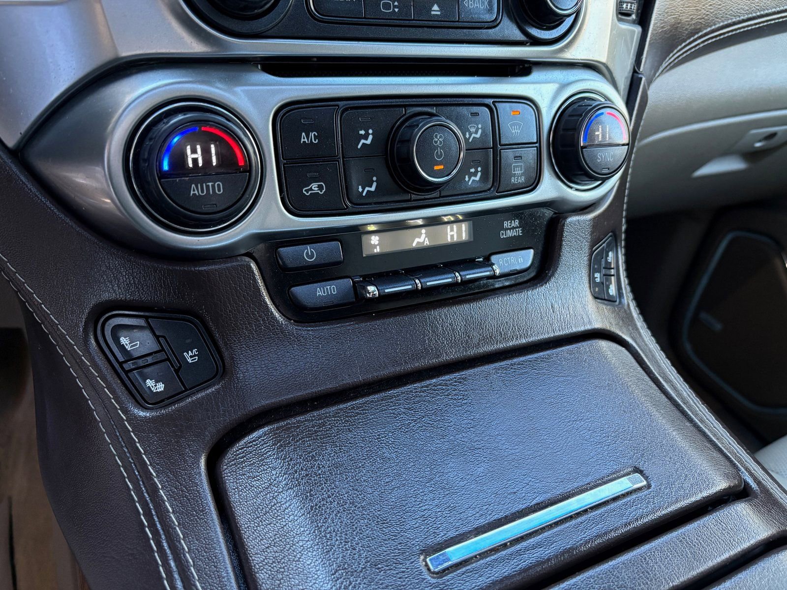 Used 2015 Chevrolet Suburban LTZ image 39