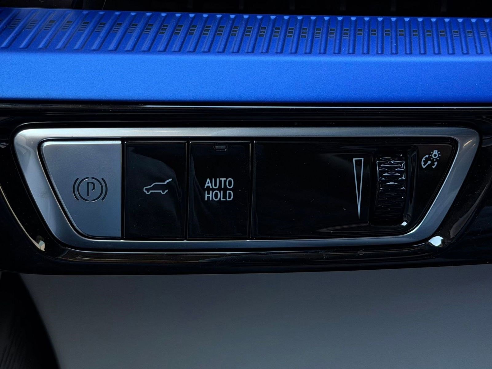 New 2026 Cadillac Optiq Luxury 1 image 15