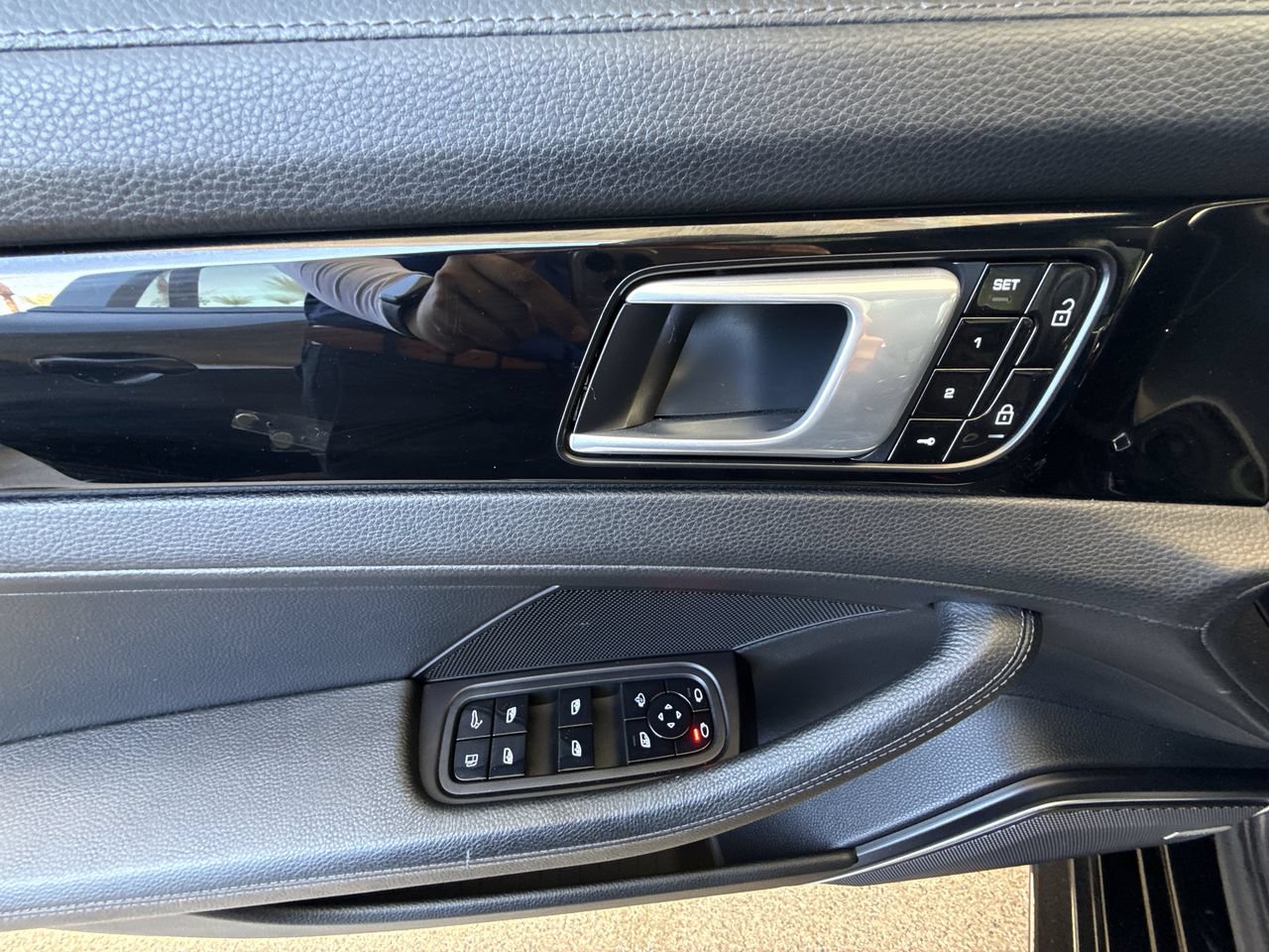 Used 2019 Porsche Panamera 4 w/ Premium Package Plus AWD/4WD image 24