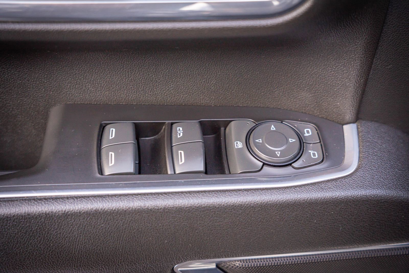 Used 2024 Chevrolet Silverado 2500 LT w/ Convenience Package image 14