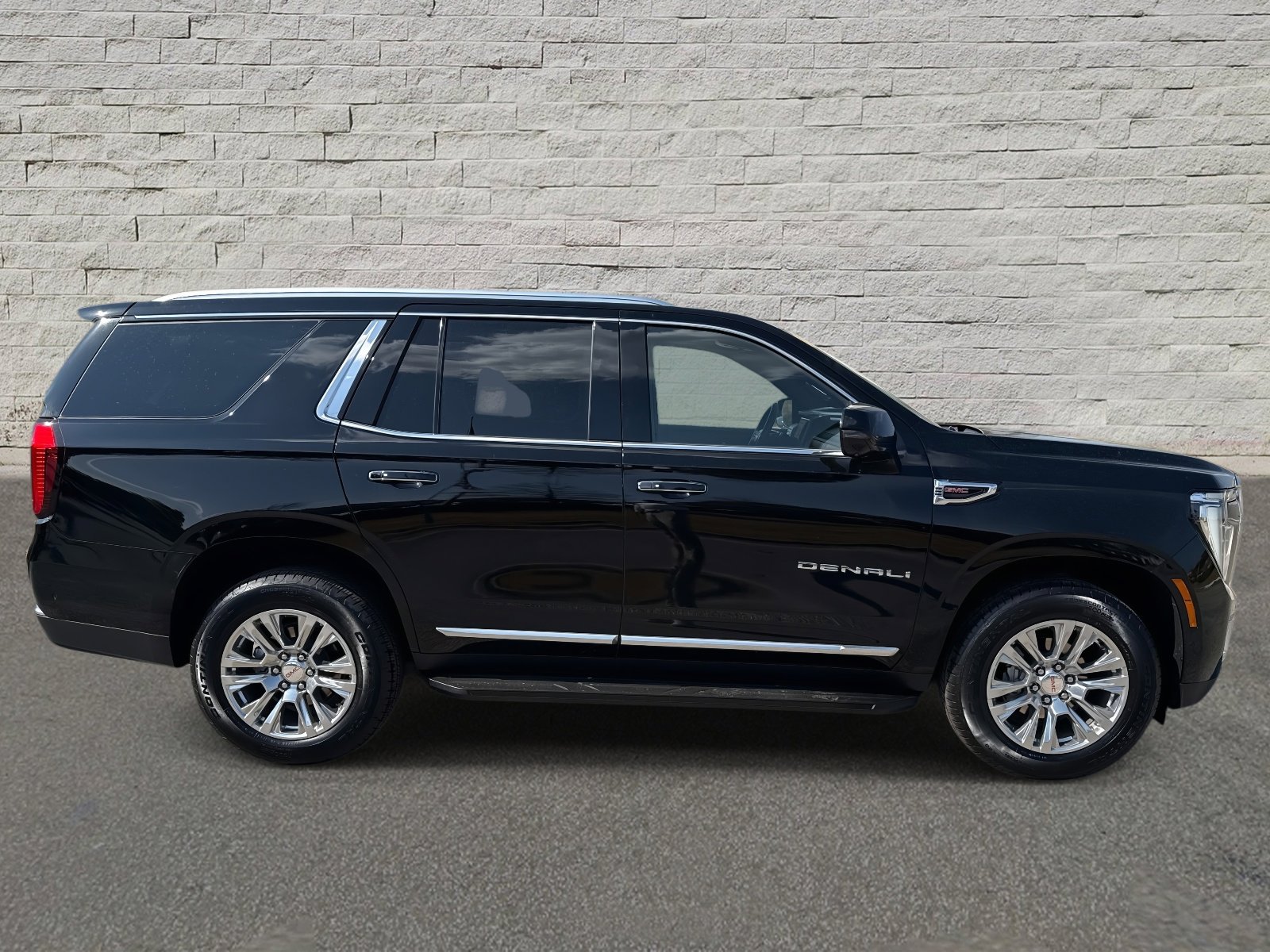 Used 2025 GMC Yukon Denali image 4
