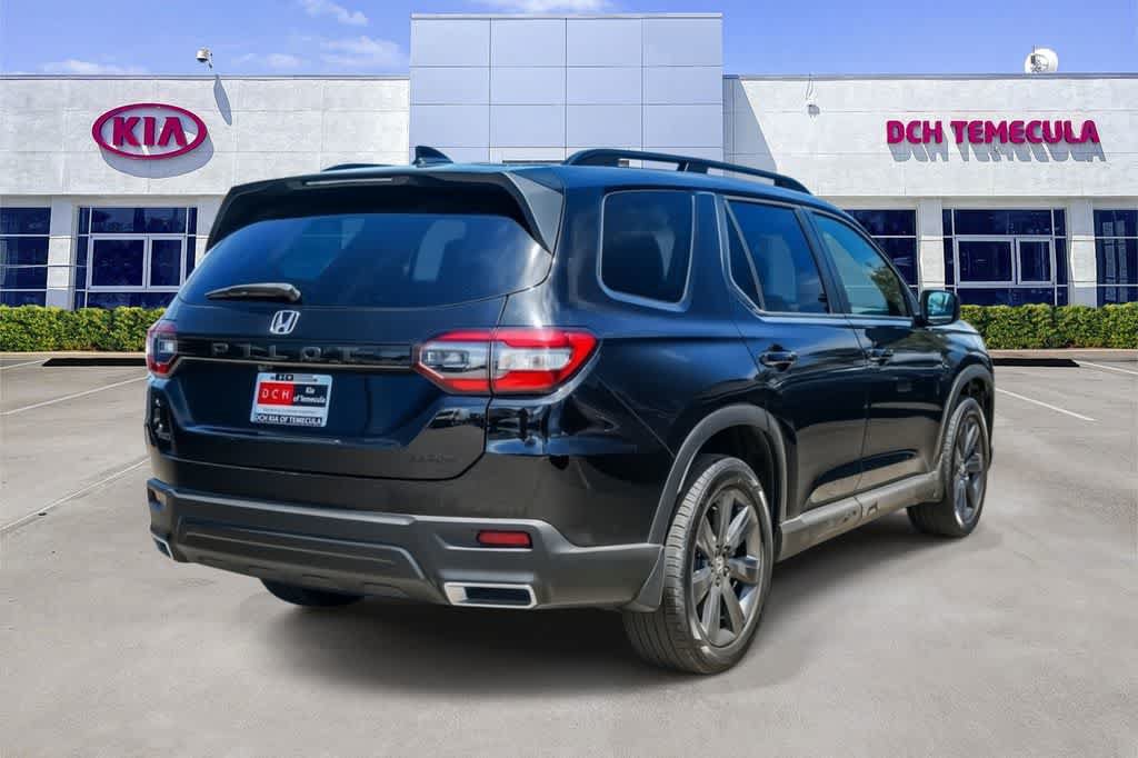 Used 2025 Honda Pilot Sport image 4