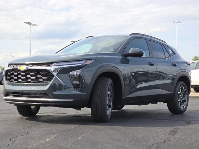 Used 2025 Chevrolet Trax LT w/ Driver Confidence Package image 12