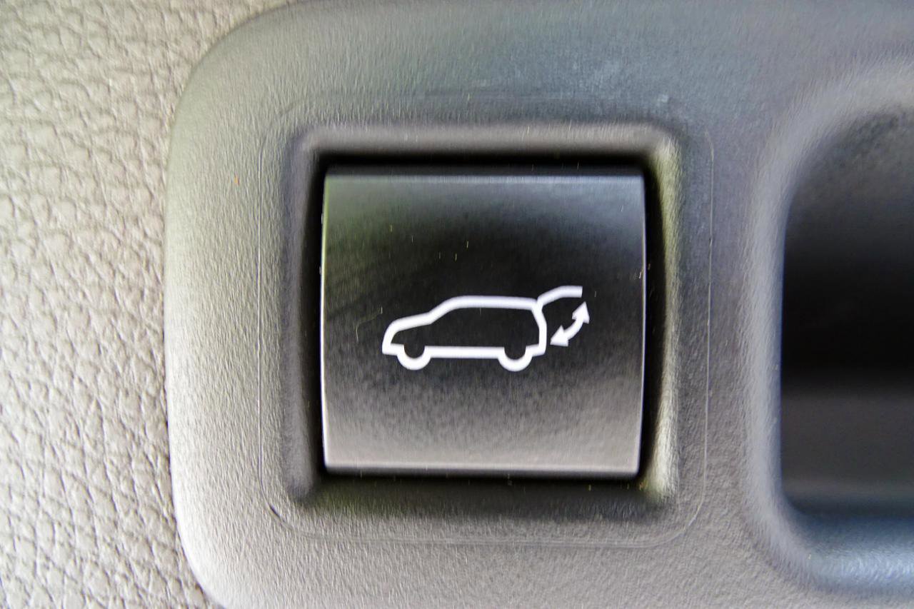 Used 2022 Toyota Highlander Platinum AWD/4WD image 19
