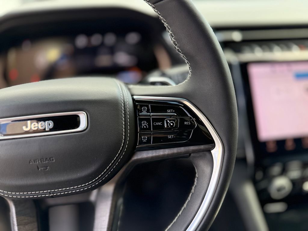 Used 2023 Jeep Grand Cherokee Overland w/ Luxury Tech Group IV image 28