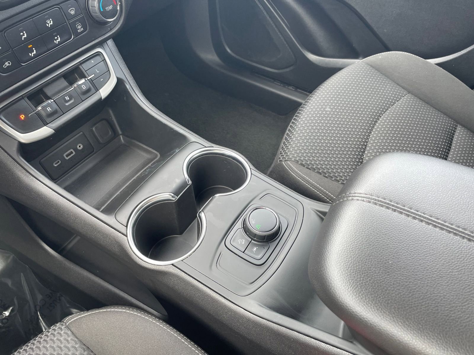 Used 2024 GMC Terrain SLE image 39