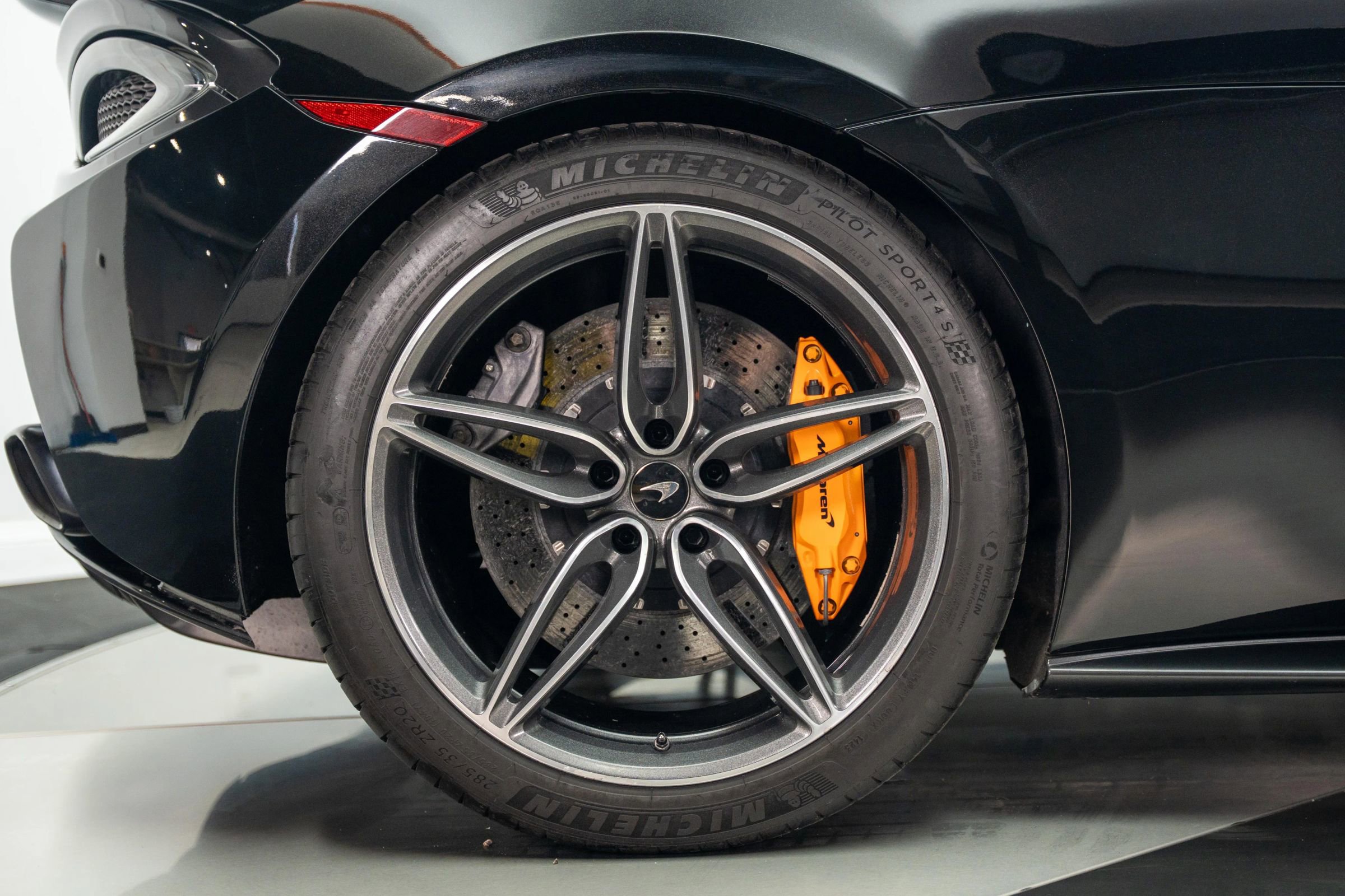 Used 2019 McLaren 570S Spider image 29