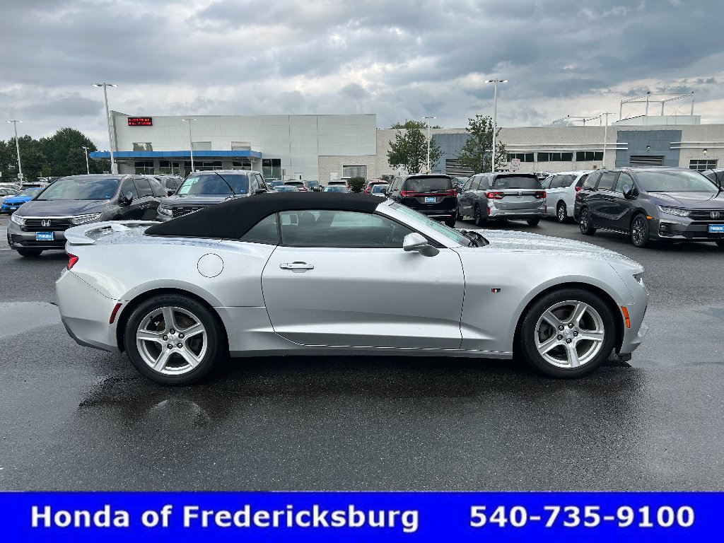 Used 2017 Chevrolet Camaro LT RWD image 7