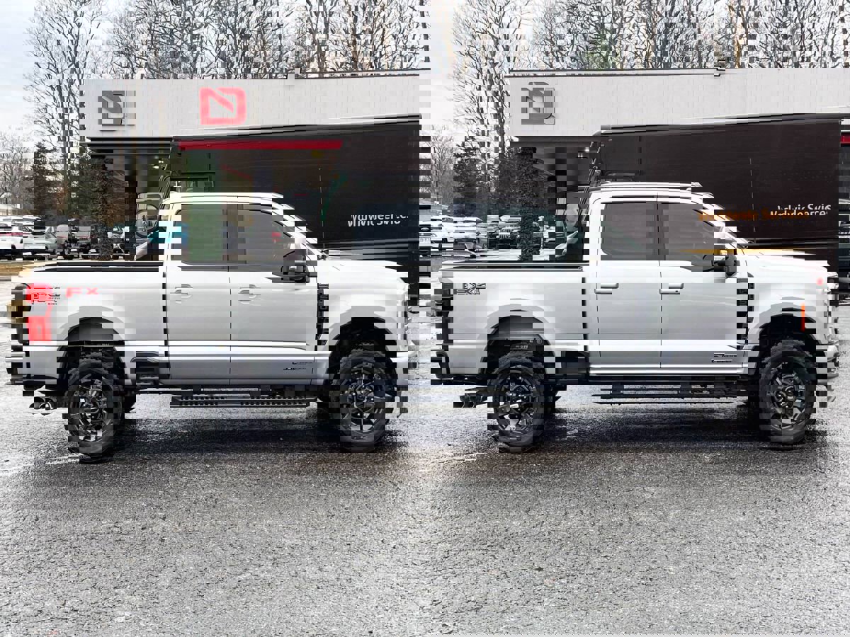 Used 2023 Ford F250 Lariat w/ Sport Appearance Package AWD/4WD image 4