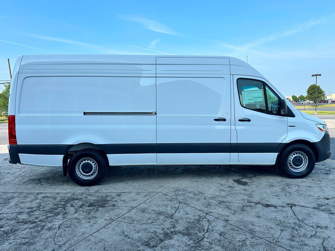 New 2025 Mercedes-Benz eSprinter 170 Cargo image 3