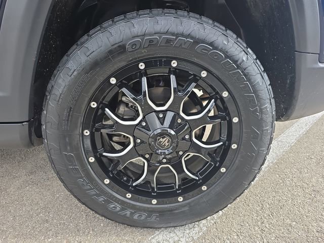 Used 2018 Jeep Compass Trailhawk w/ Cold Weather Group image 33