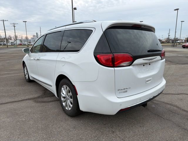 Used 2018 Chrysler Pacifica Touring-L image 9