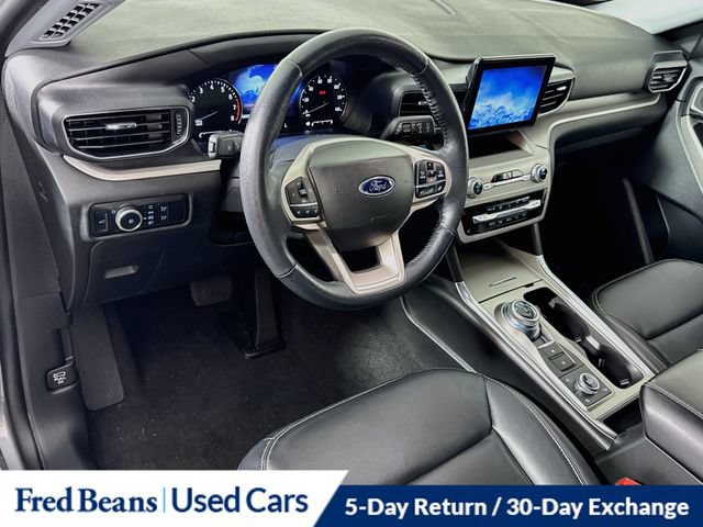 Used 2023 Ford Explorer XLT w/ Equipment Group 202A AWD/4WD image 2
