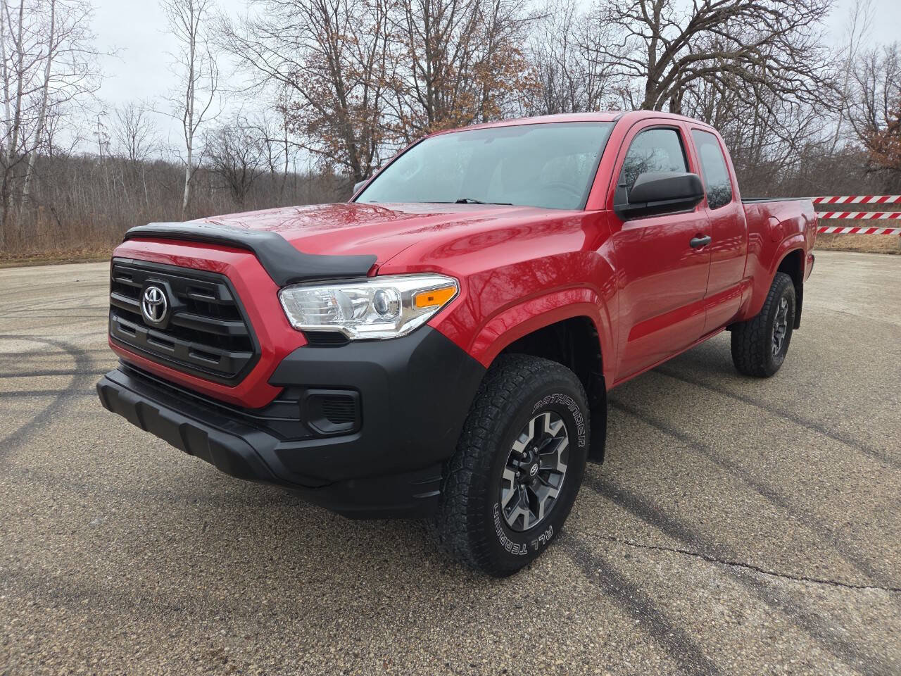 Used 2017 Toyota Tacoma SR AWD/4WD image 2