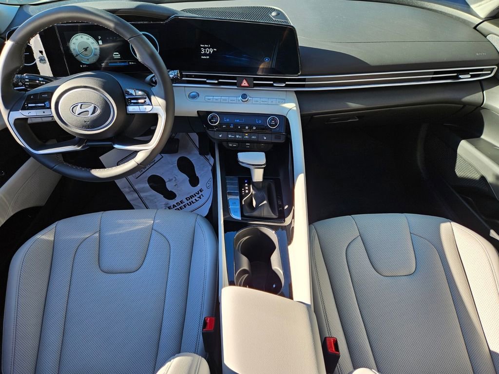 New 2025 Hyundai Elantra Limited image 14