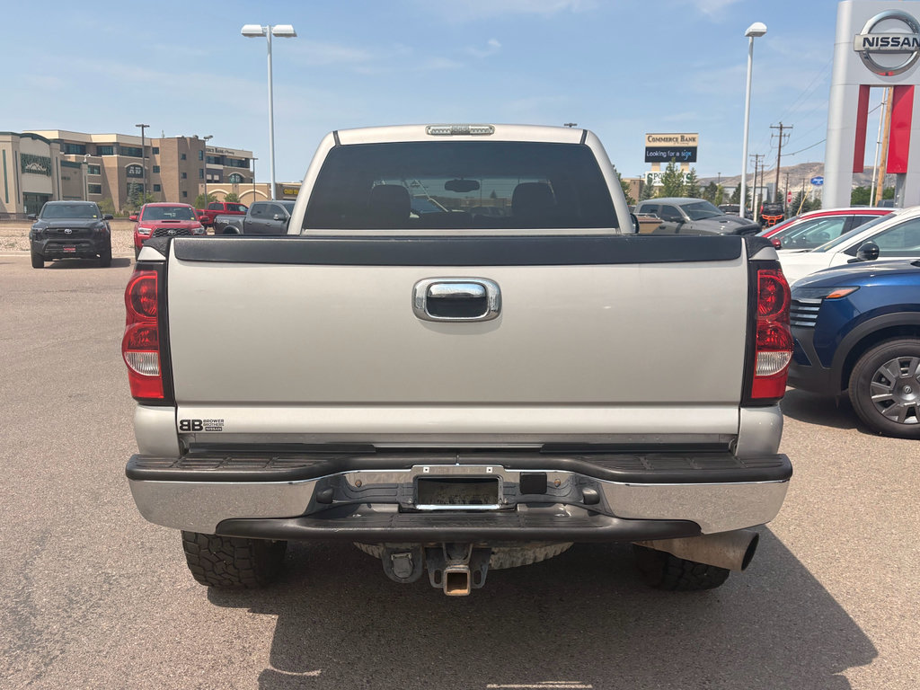 Used 2005 Chevrolet Silverado 2500 LS w/ Heavy-Duty Power Package AWD/4WD image 4