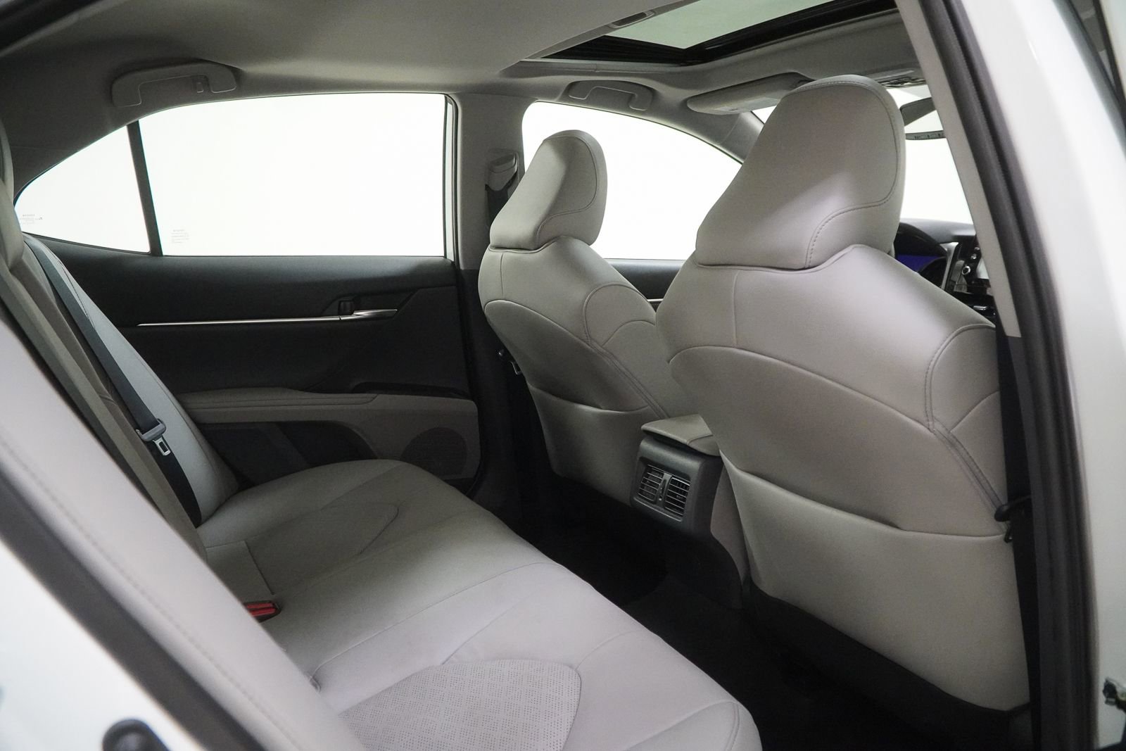 Used 2022 Toyota Camry XSE w/ Cold Weather Package FWD image 41