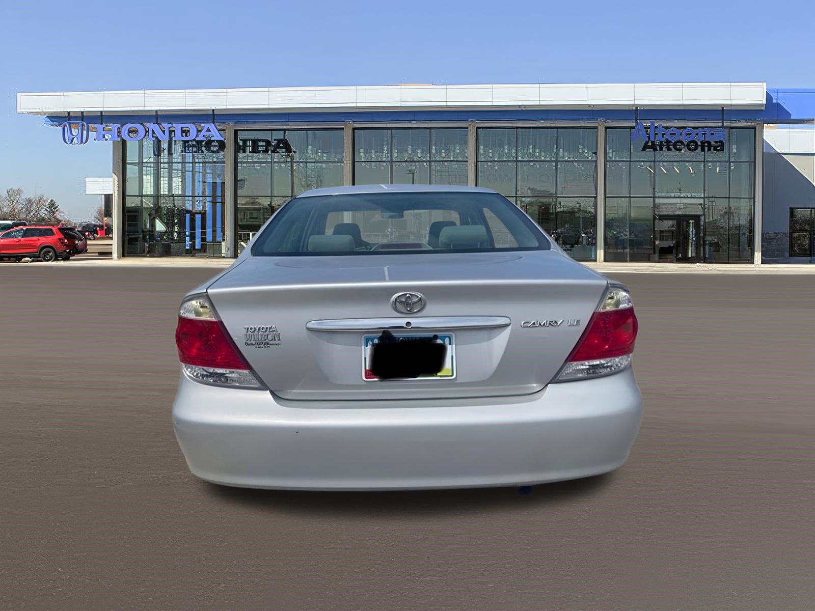 Used 2005 Toyota Camry LE FWD image 2