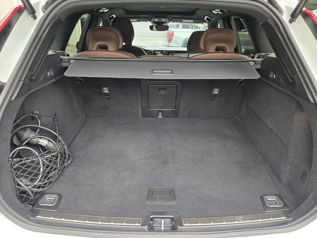 Used 2024 Volvo XC60 T8 Plus image 11
