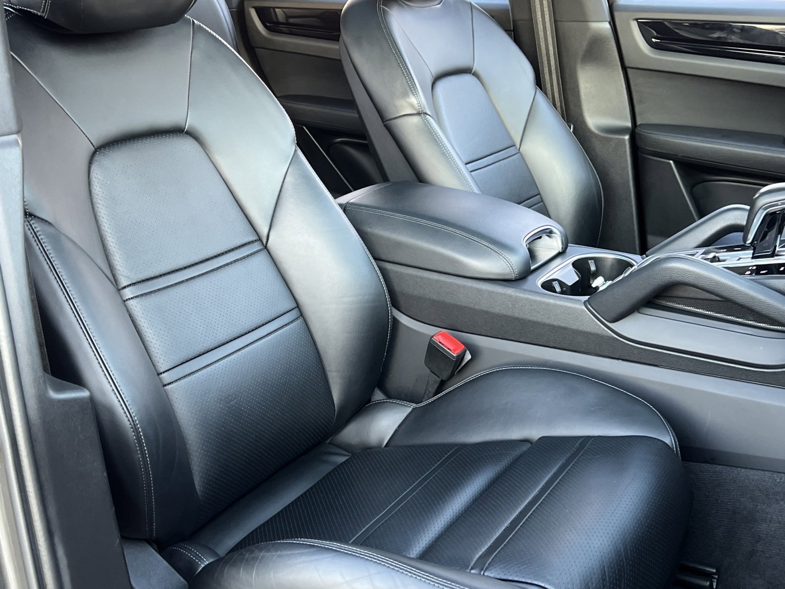 Certified 2021 Porsche Cayenne Coupe image 14