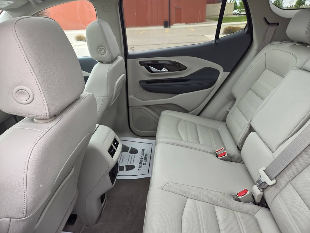 Used 2024 GMC Terrain Denali w/ Denali Premium Package AWD/4WD image 48