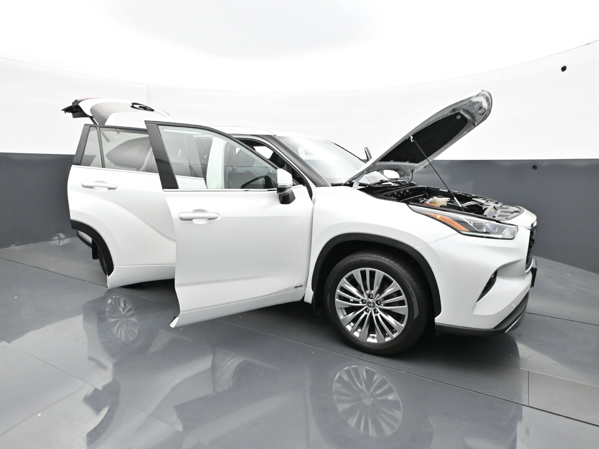 Used 2025 Toyota Highlander Platinum AWD/4WD image 46