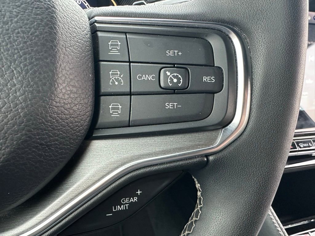 Used 2024 Jeep Wagoneer Series II image 37