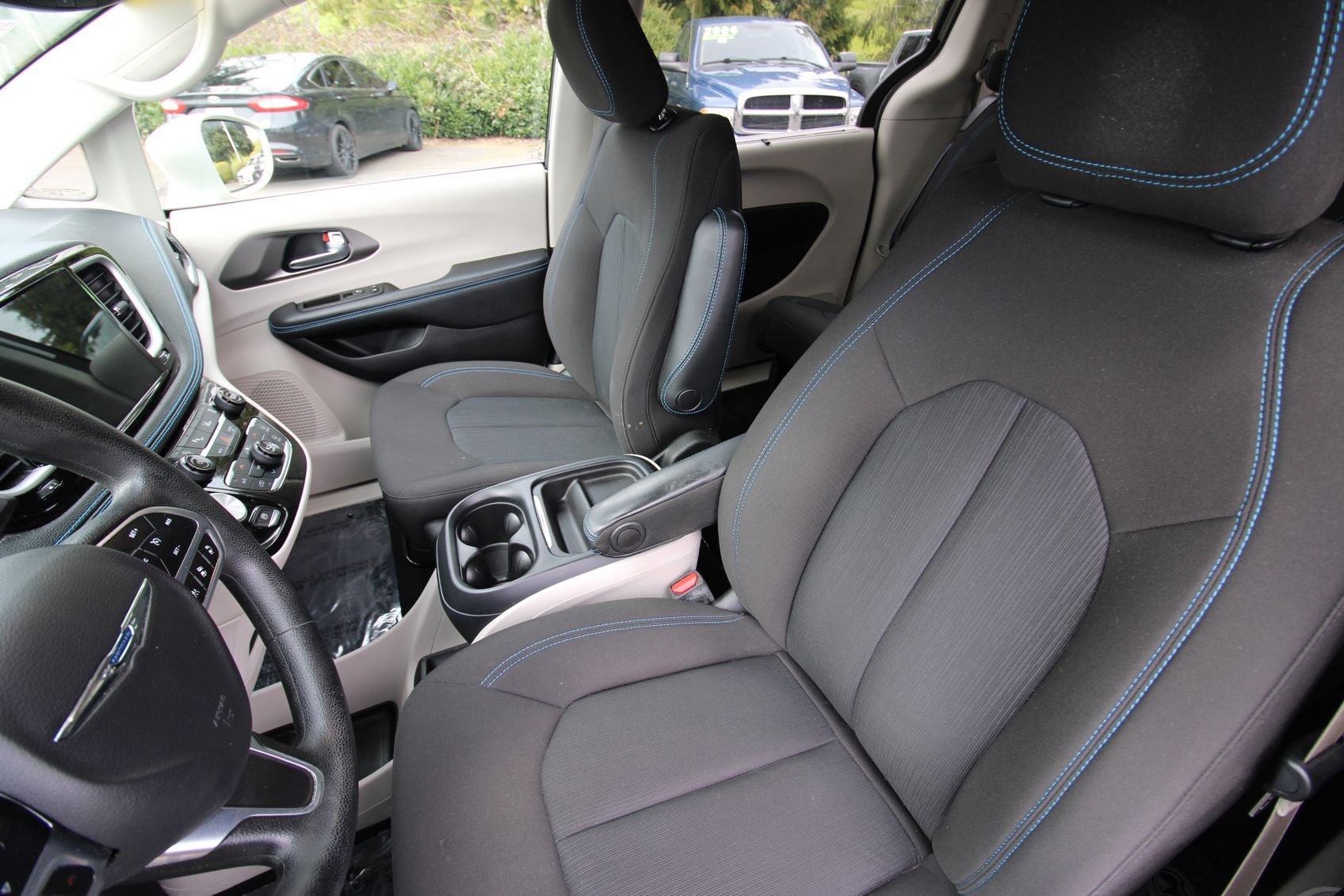 Used 2021 Chrysler Pacifica Touring image 12