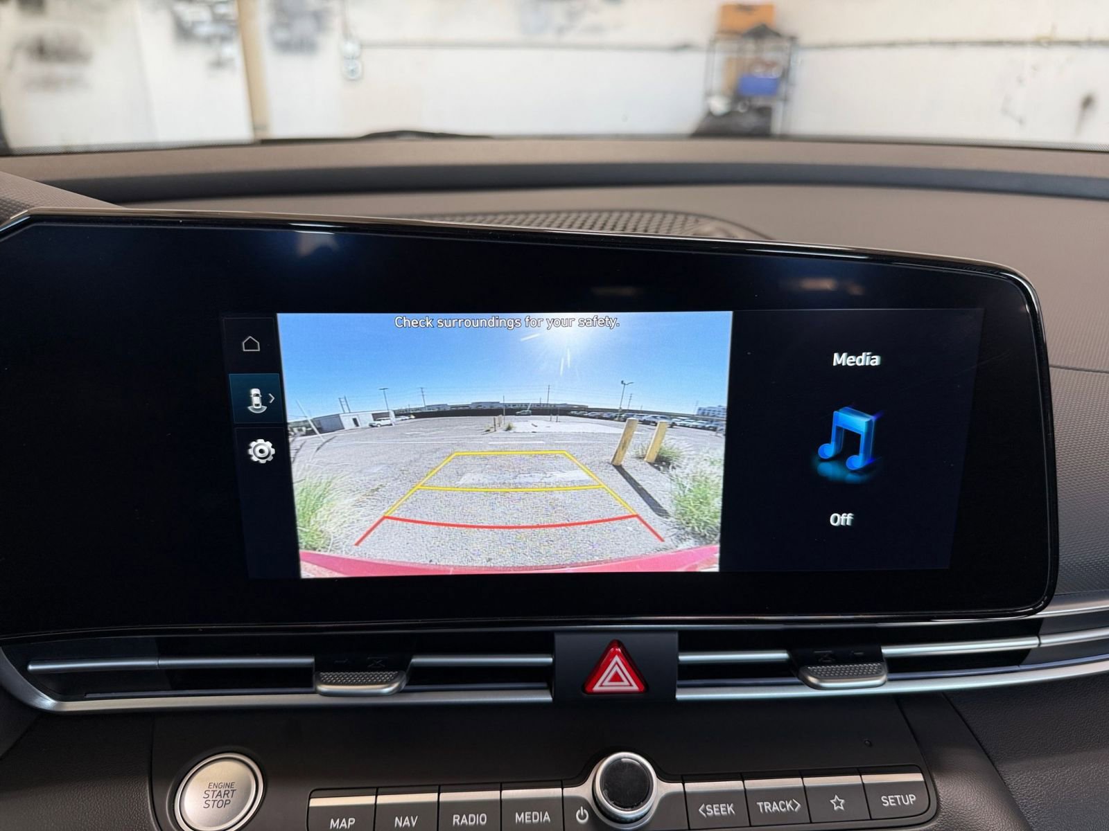 Used 2025 Hyundai Elantra Limited image 24