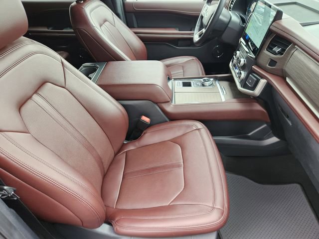 Used 2024 Ford Expedition Limited image 13