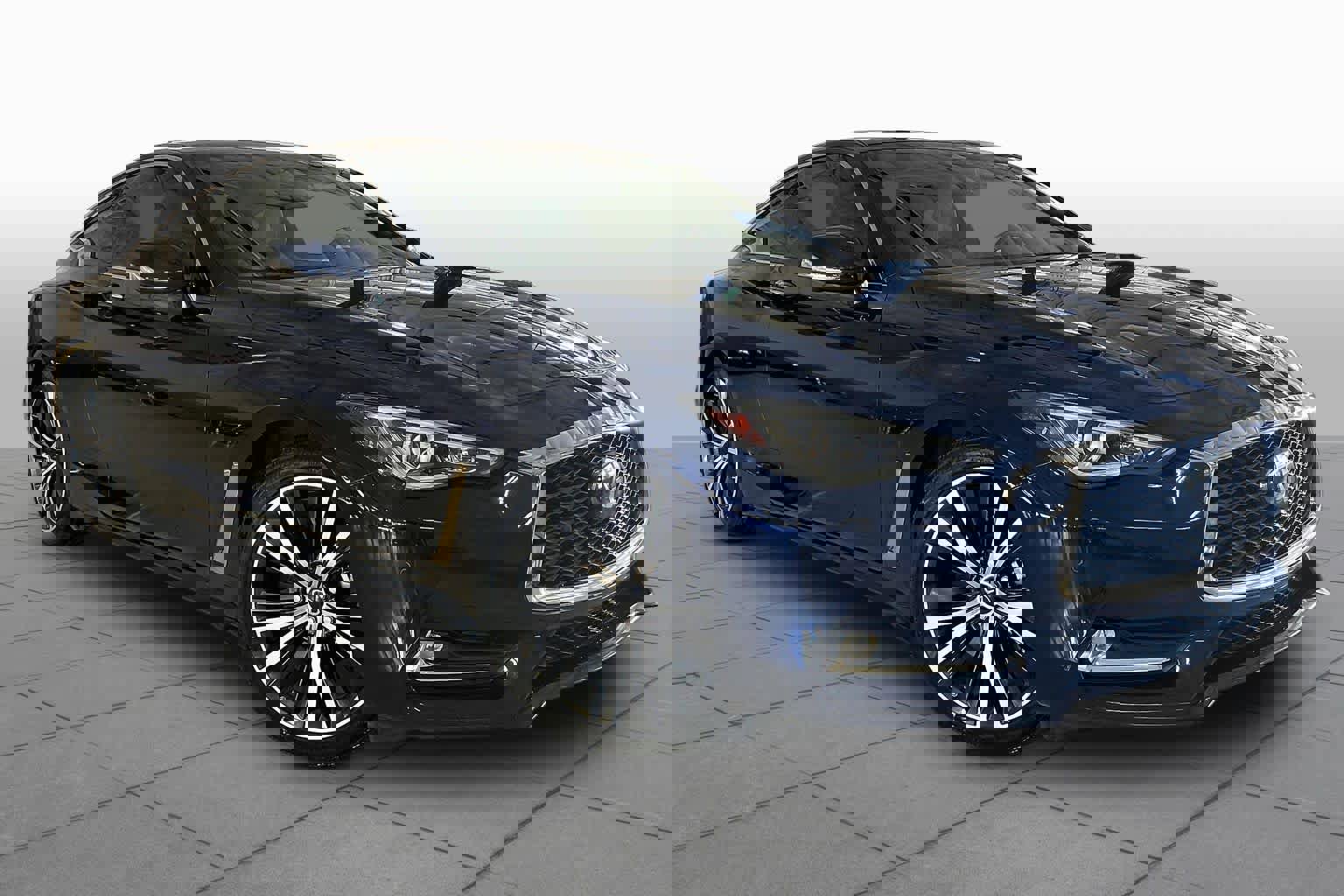 Used 2021 INFINITI Q60 3.0t Luxe w/ Essential Package RWD image 2