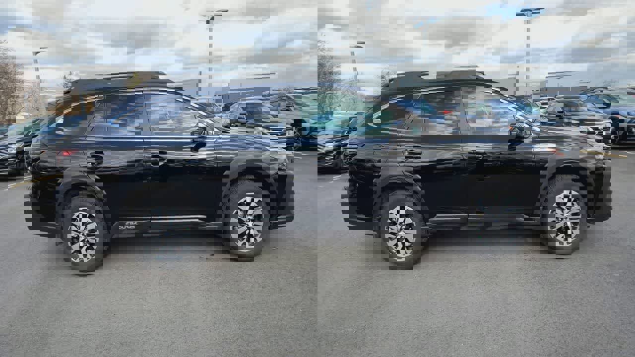 Used 2025 Subaru Outback Premium image 9