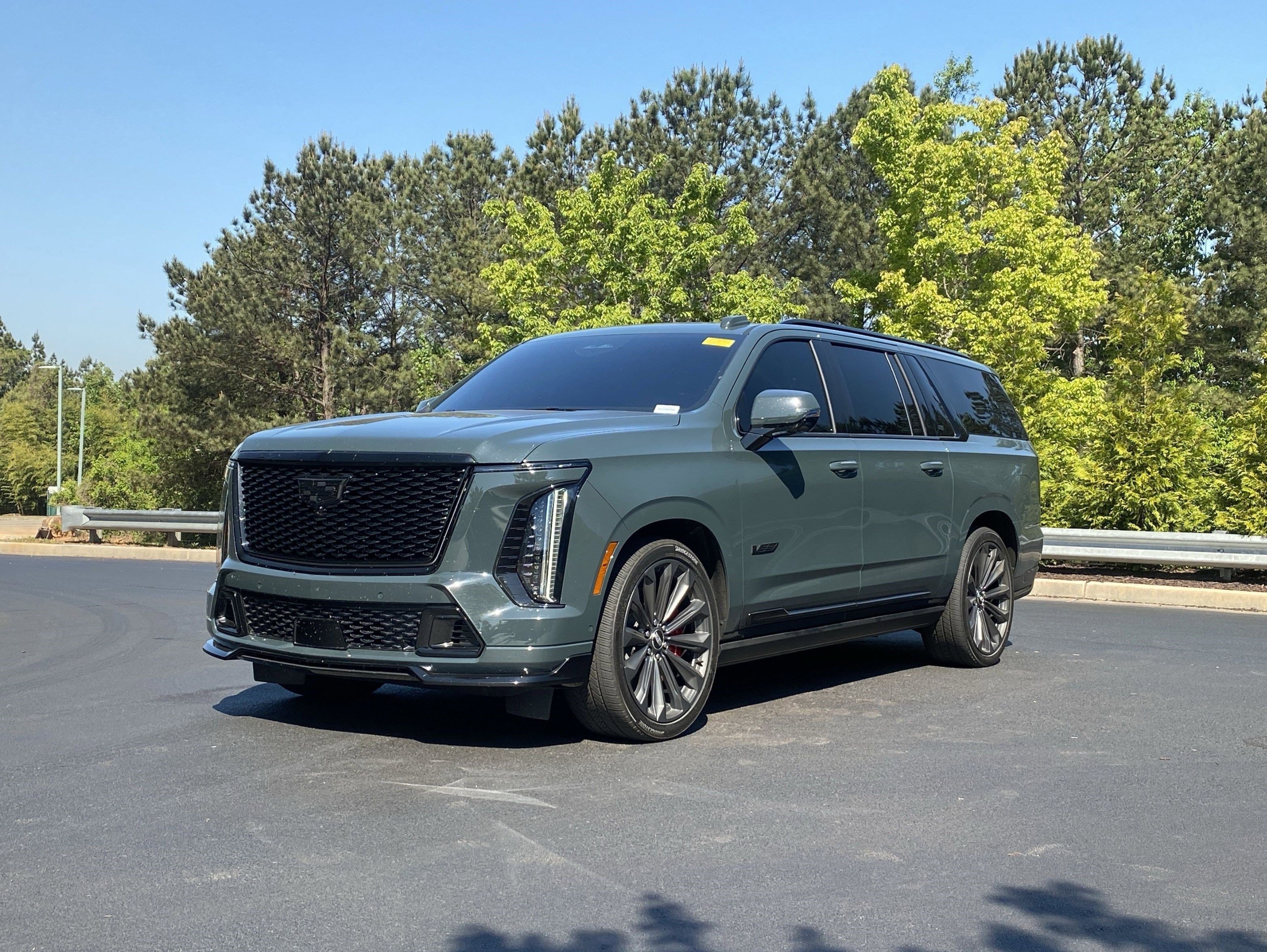 Used 2025 Cadillac Escalade ESV V AWD/4WD image 13