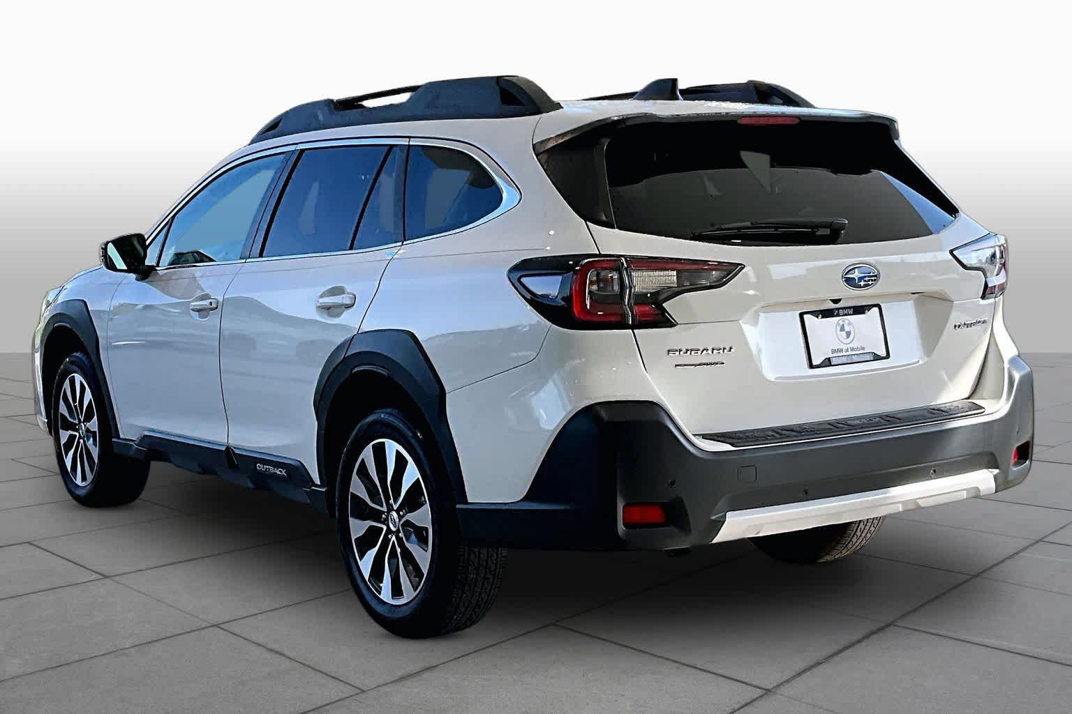 Used 2025 Subaru Outback Limited AWD/4WD image 11