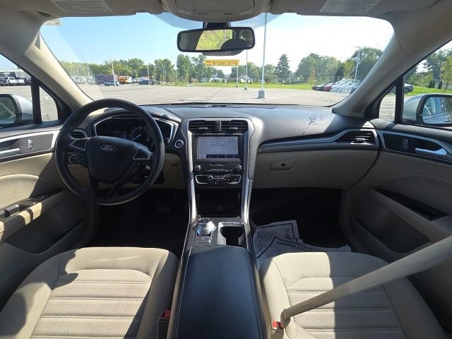 Used 2020 Ford Fusion SE FWD image 18
