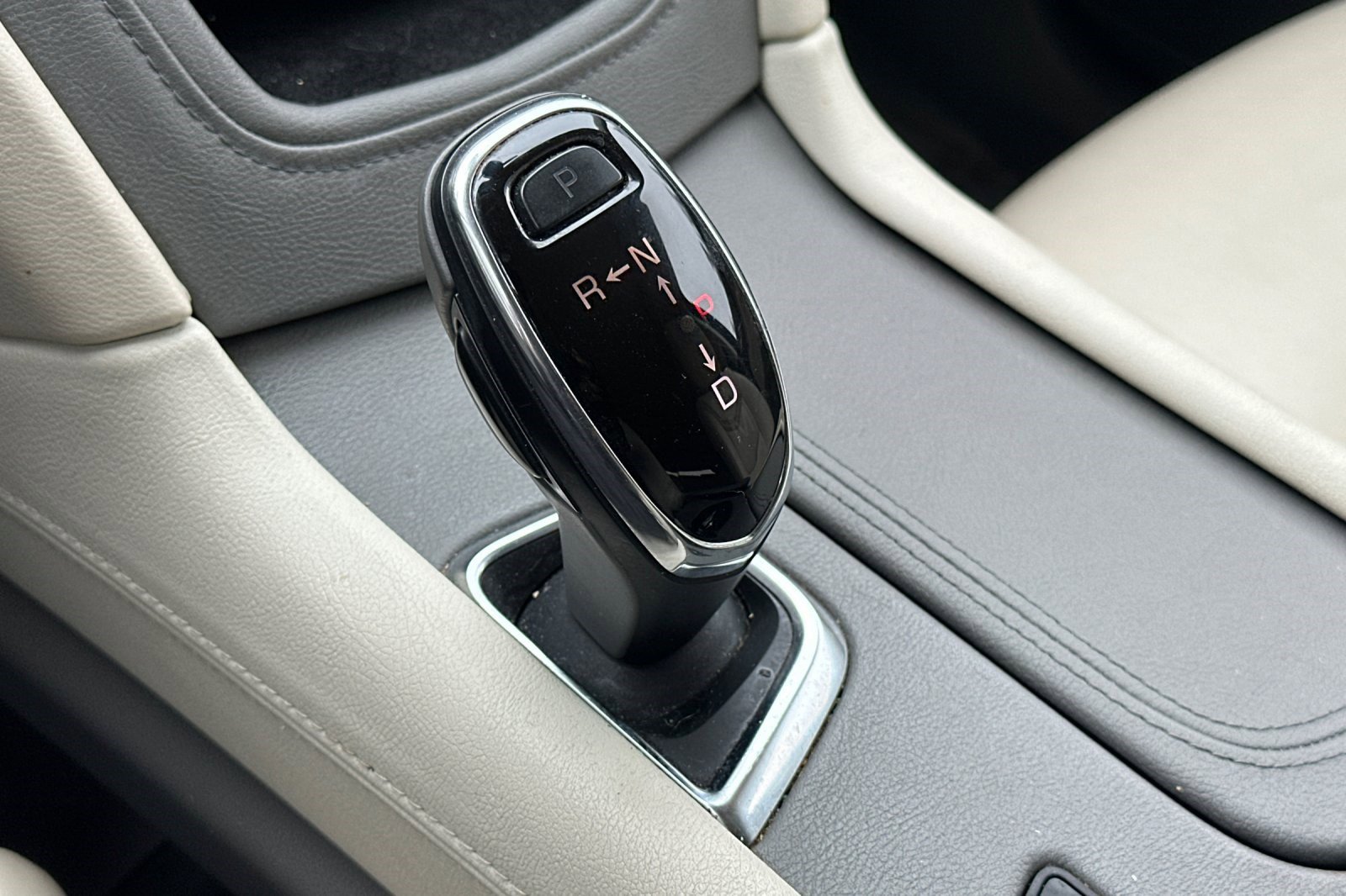 Used 2018 Cadillac XT5 Luxury w/ Driver Awareness Package image 19