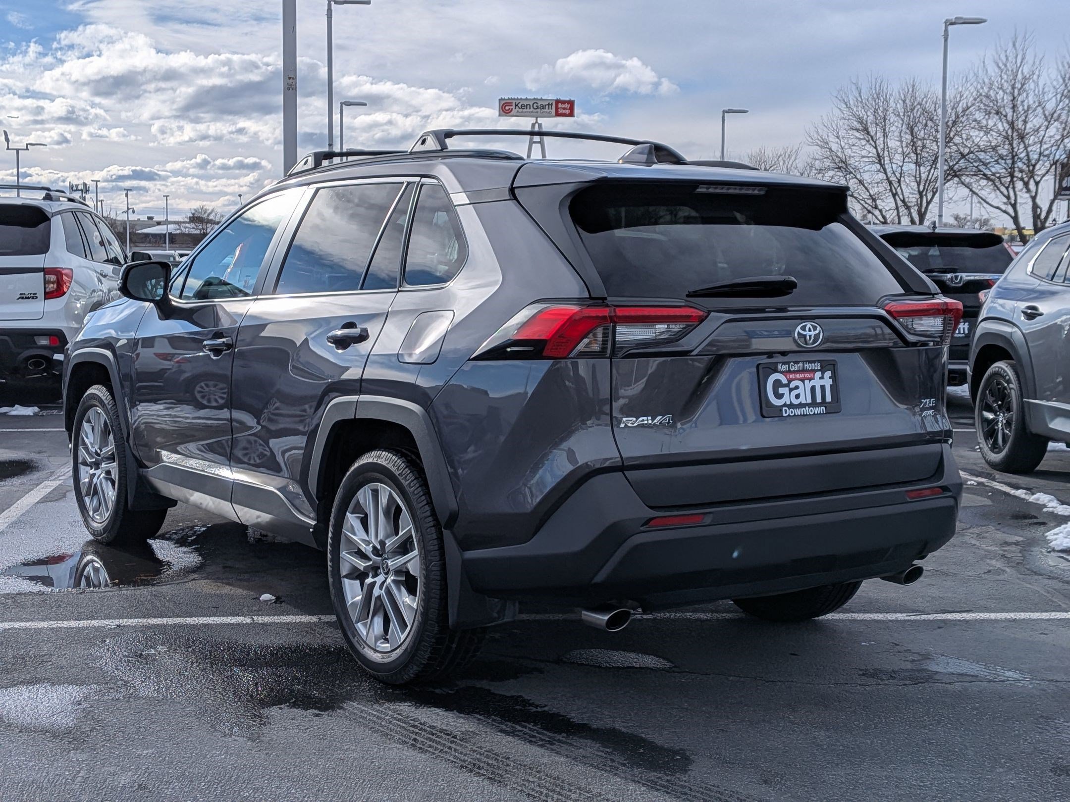 Used 2021 Toyota RAV4 XLE Premium image 8