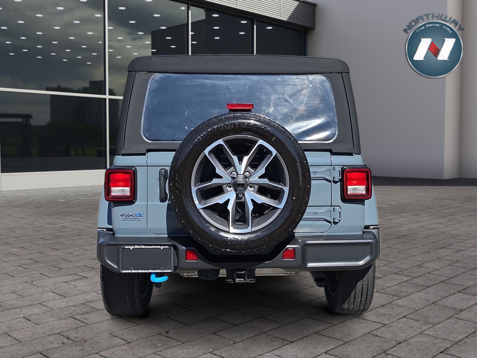 Used 2024 Jeep Wrangler Unlimited w/ Convenience Group AWD/4WD image 4