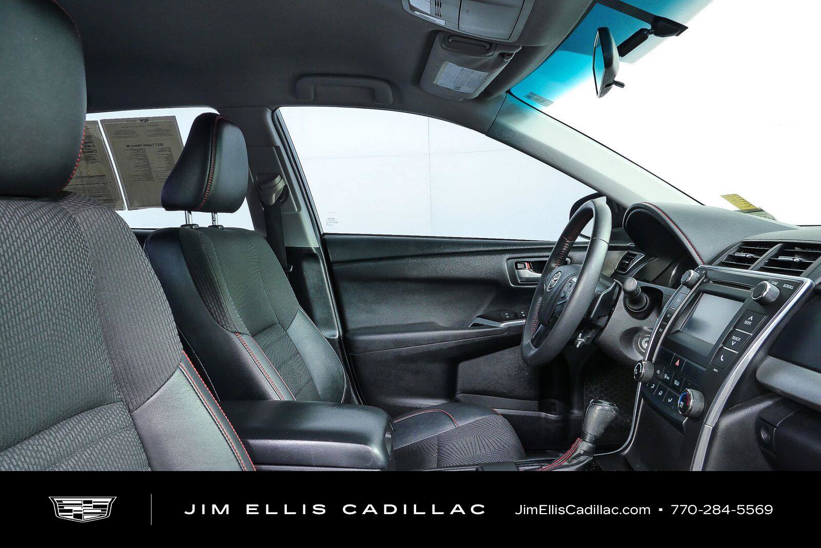 Used 2017 Toyota Camry SE FWD image 18