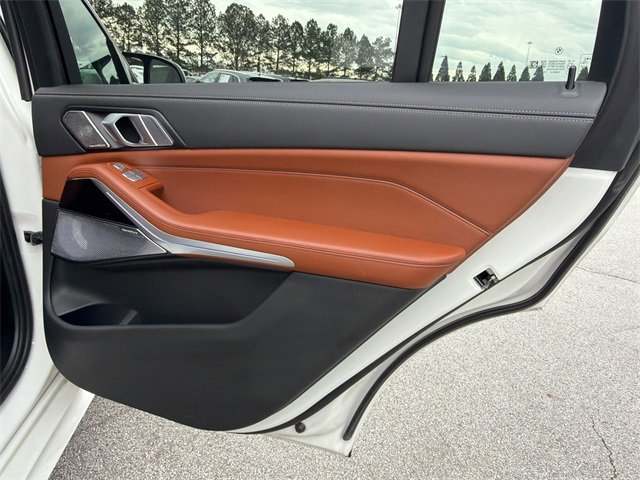 Used 2025 BMW X7 M60i image 16