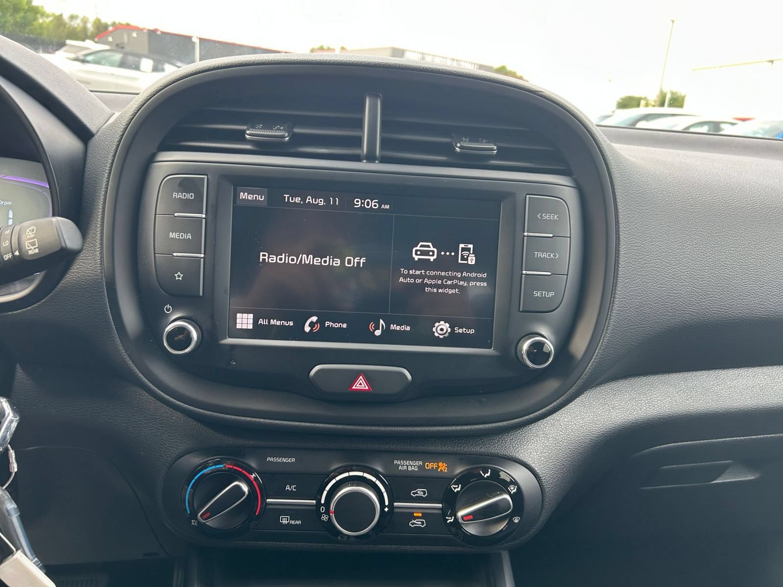 Used 2025 Kia Soul LX w/ LX Technology Package FWD image 16