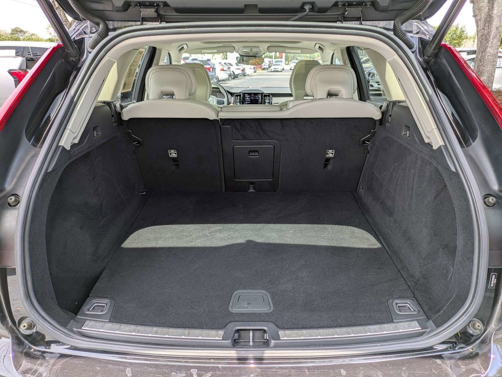 Certified 2022 Volvo XC60 B5 Momentum FWD image 13