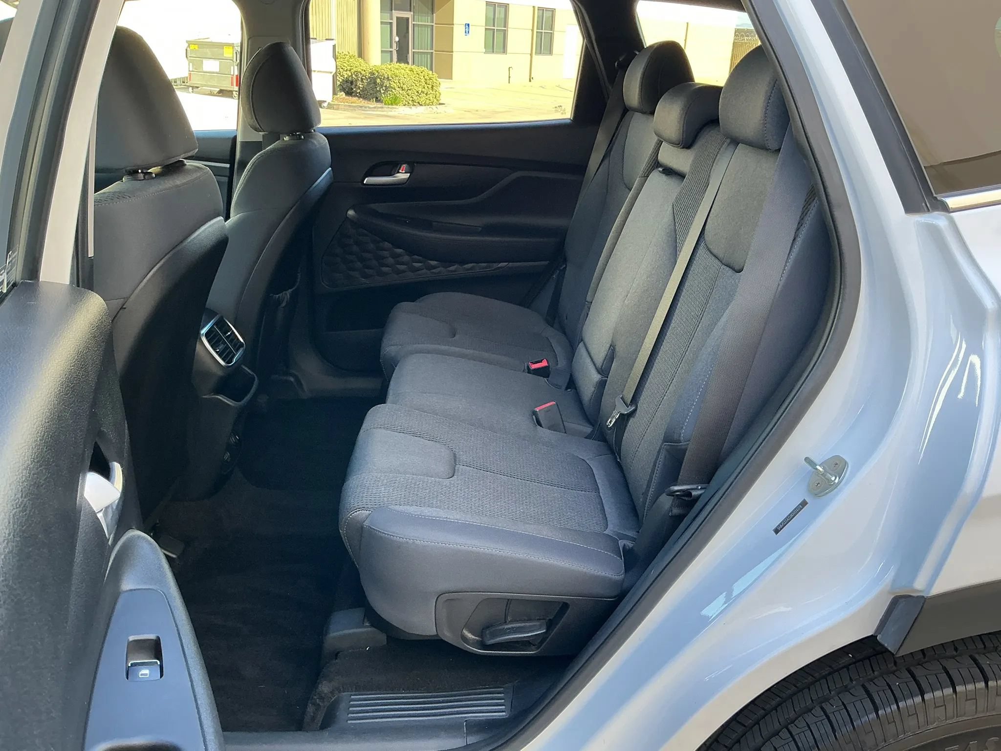 Used 2019 Hyundai Santa Fe SEL FWD image 12