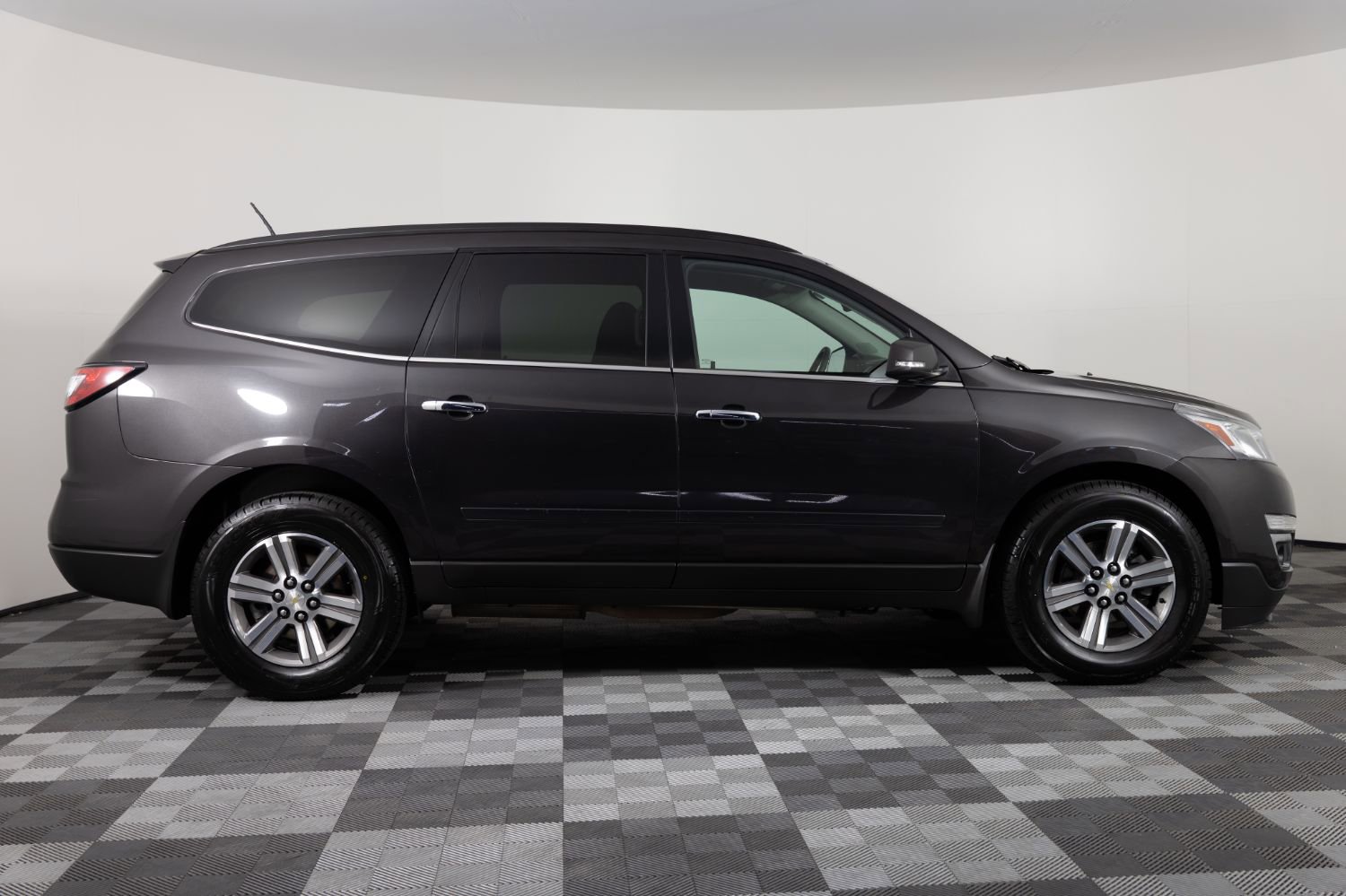 Used 2017 Chevrolet Traverse LT image 9