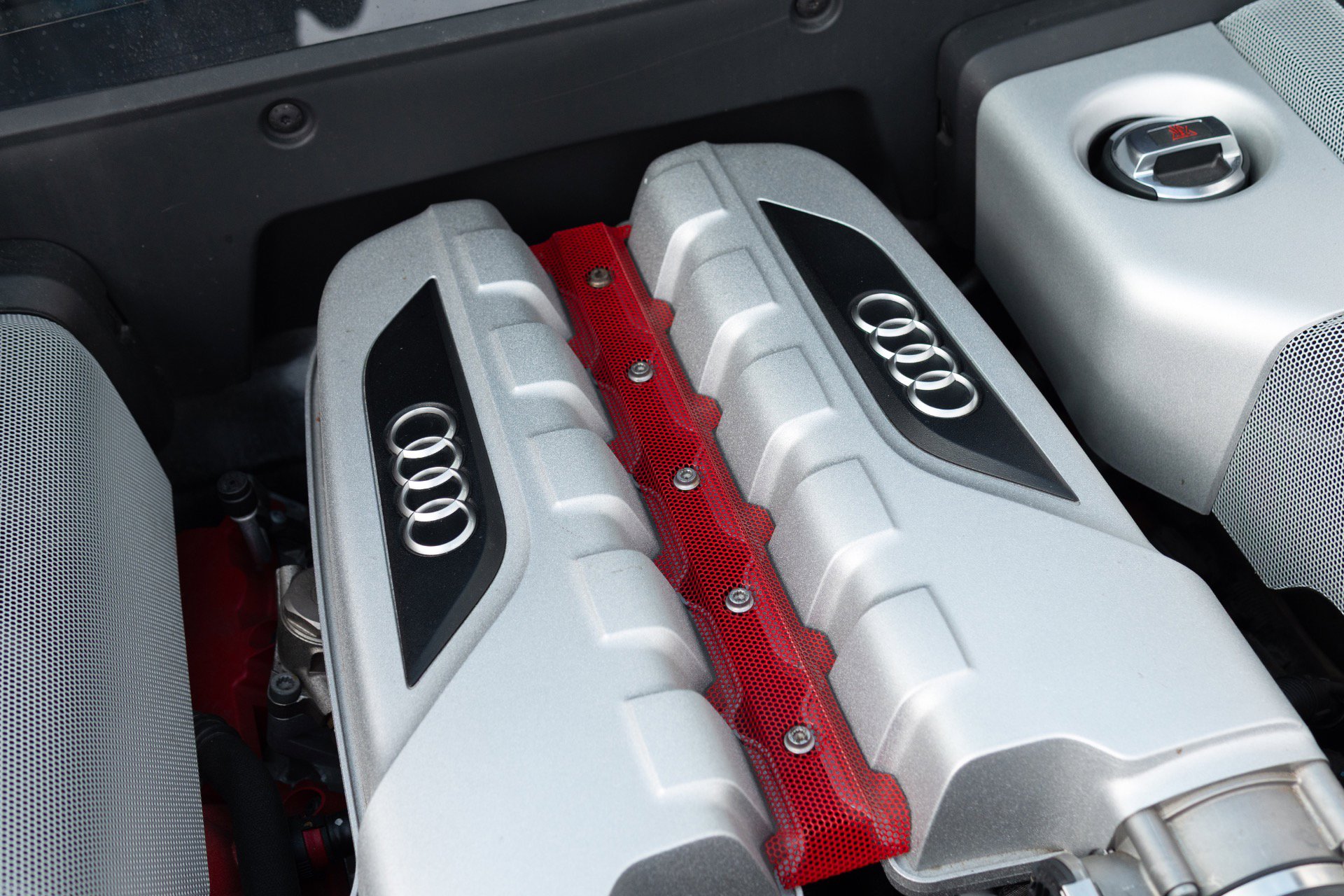 Used 2012 Audi R8 GT AWD/4WD image 76