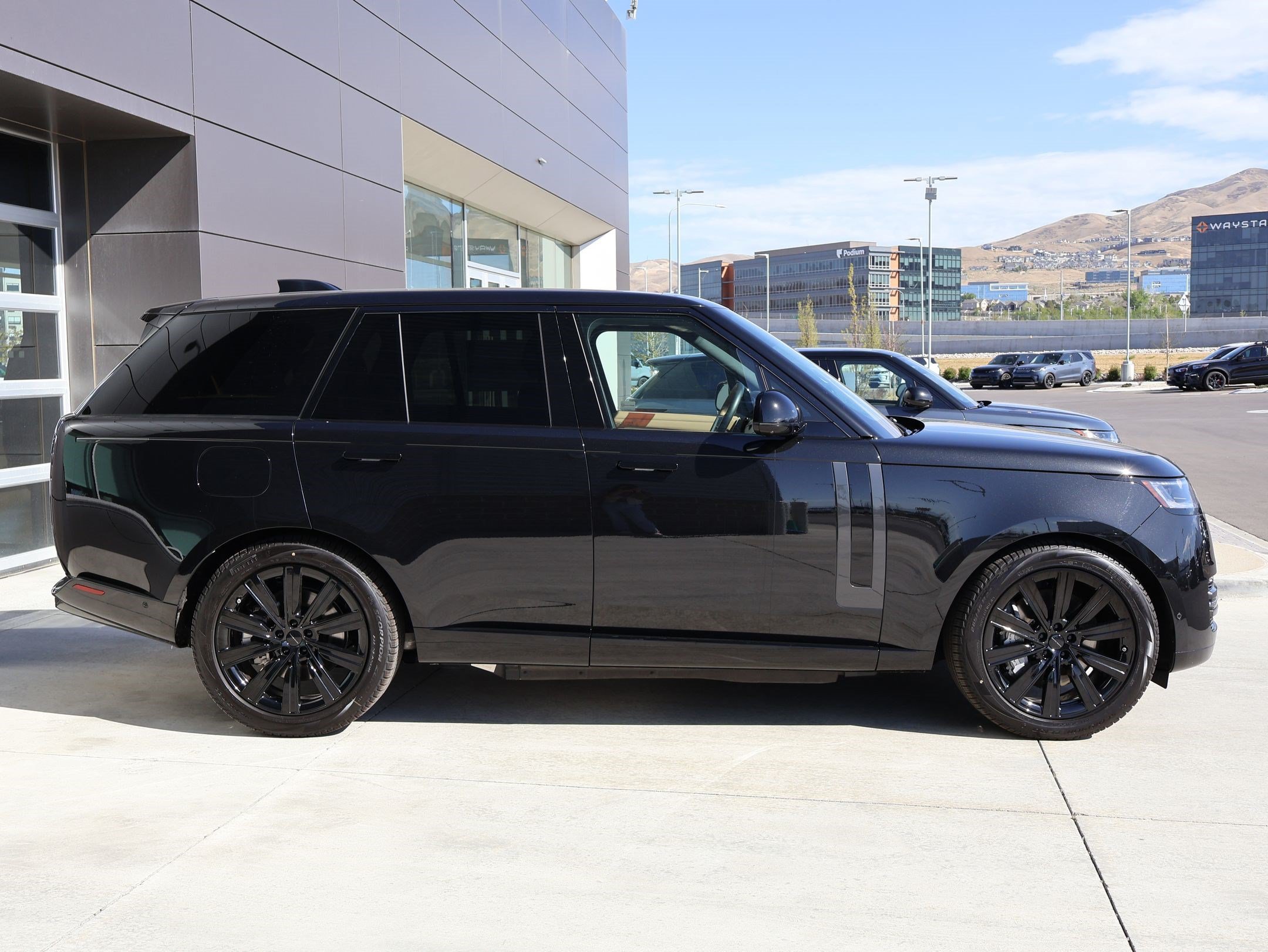 New 2026 Land Rover Range Rover SE AWD/4WD image 4