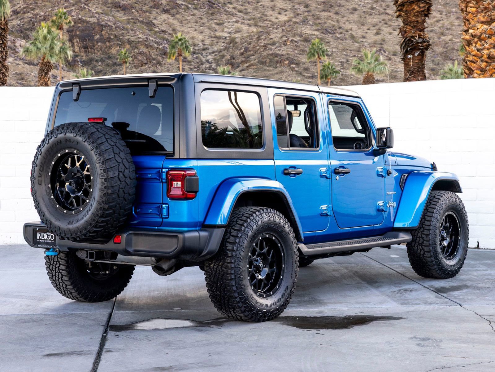 Used 2023 Jeep Wrangler Unlimited Sahara image 9