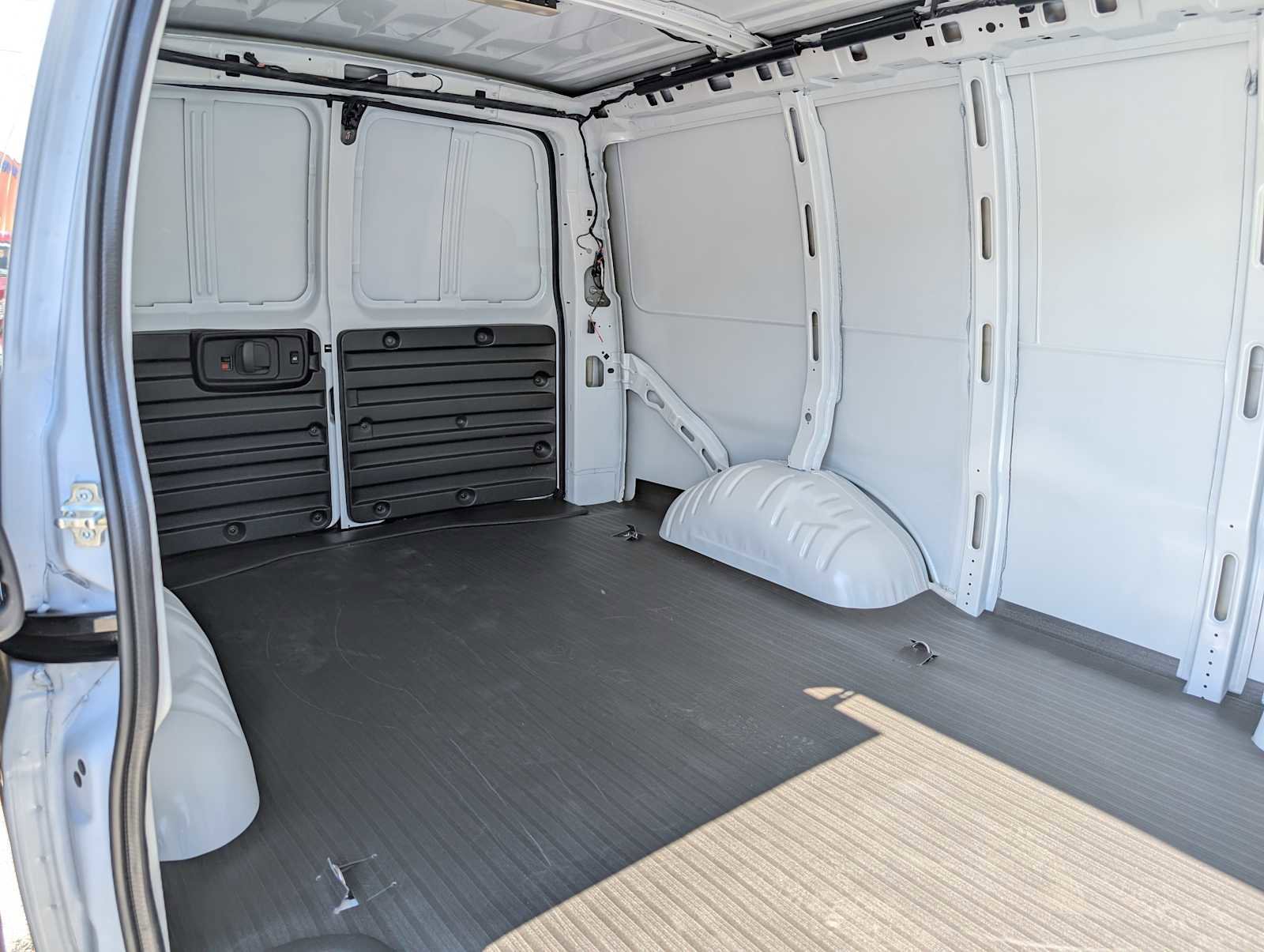 New 2026 GMC Savana 3500 RWD image 11