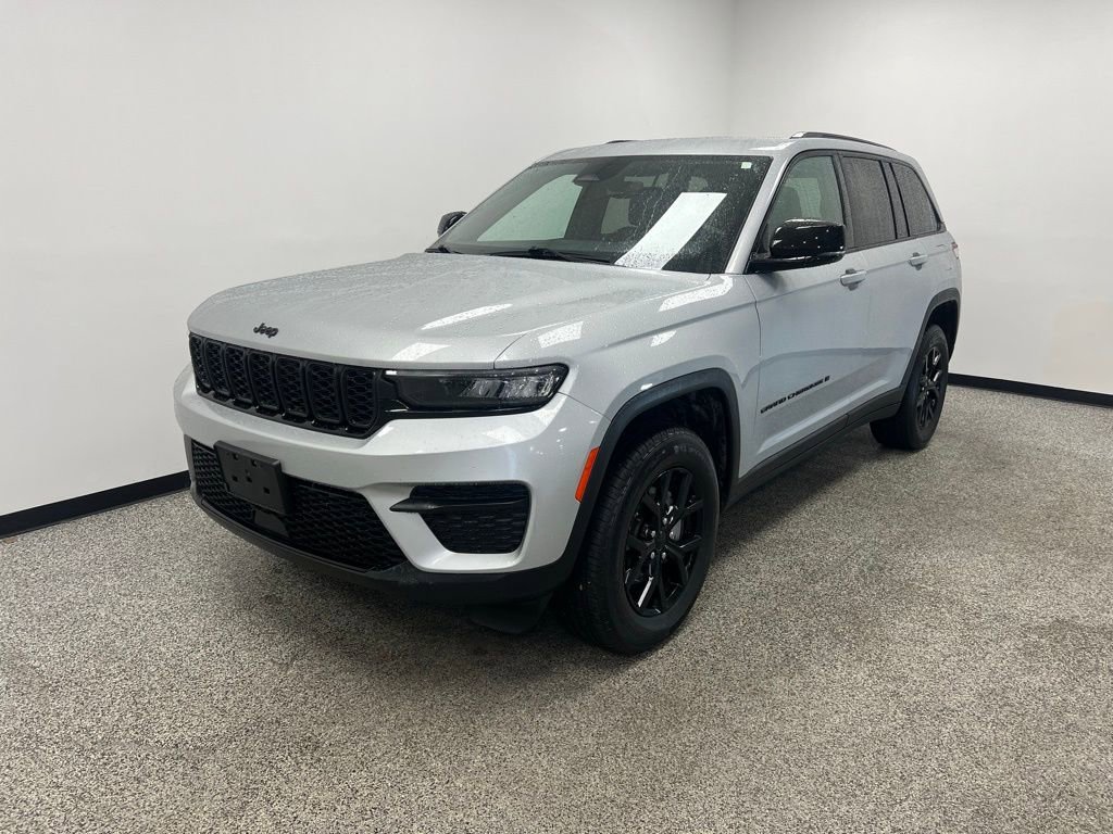 Used 2024 Jeep Grand Cherokee Altitude image 16